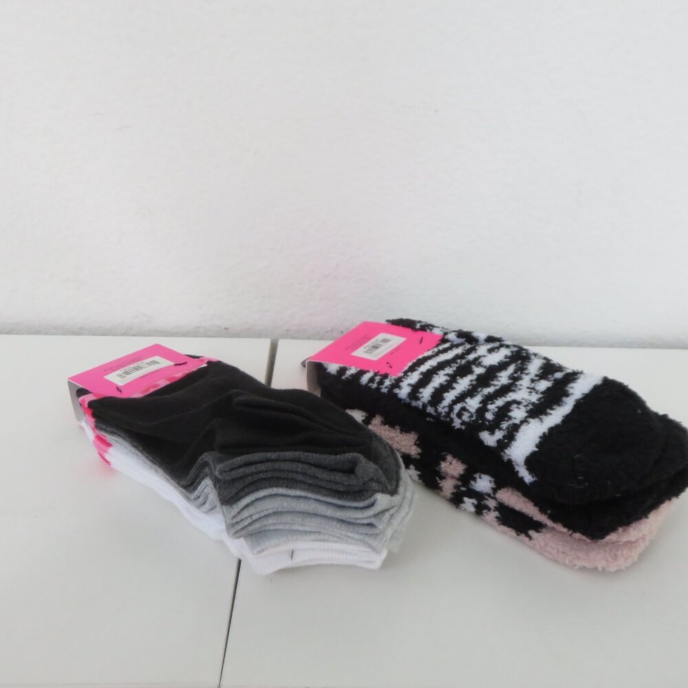 Betsey Johnson Lounge Socks 3 pairs / Low cuts 6 pairs - Picture 7 of 9